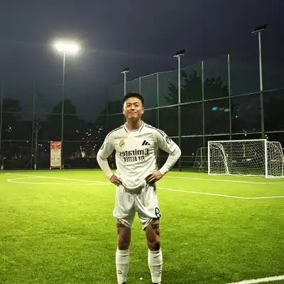 邹煜佑